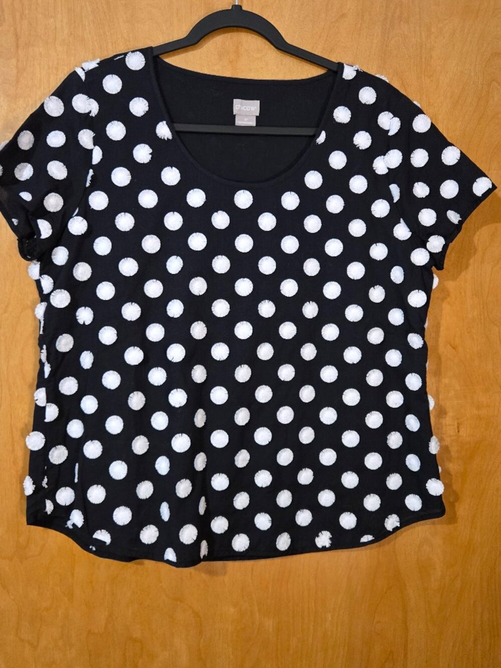 Chicos Black/White Textured Dot short sleeve blouse Size 1 P Medium 8